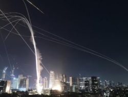 Iran Serang Israel dengan Rudal, Sirene Serangan Udara Menggema di Tel Aviv