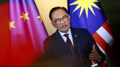 Anwar Ibrahim Kritik Kebijakan Tarif Trump: Alat Tekanan Geopolitik